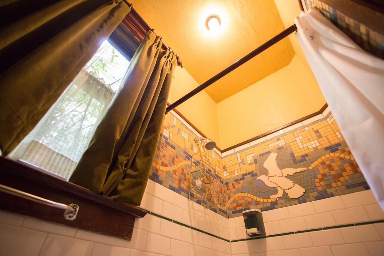 Mcmenamins White Eagle Rock & Roll Hotel Portland Exteriör bild