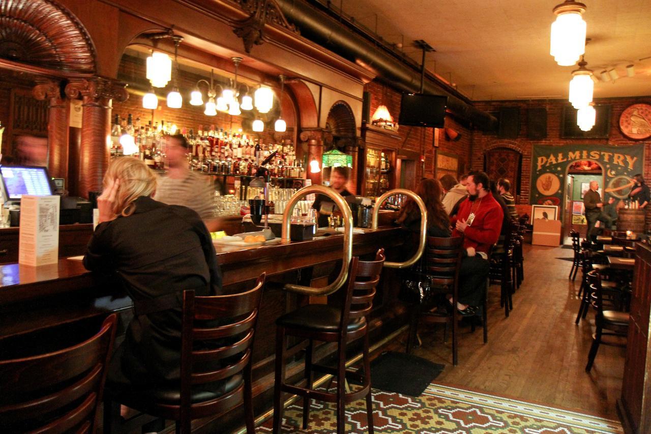 Mcmenamins White Eagle Rock & Roll Hotel Portland Exteriör bild