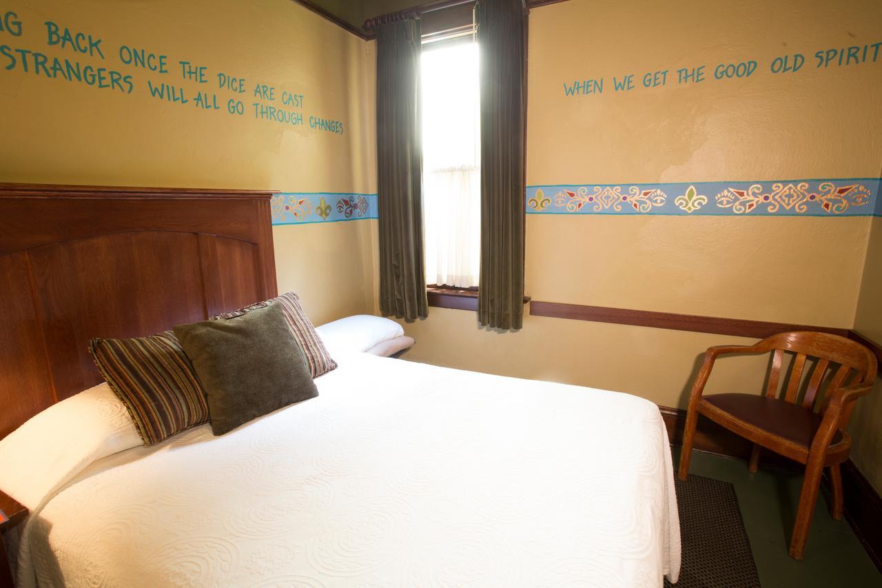 Mcmenamins White Eagle Rock & Roll Hotel Portland Exteriör bild