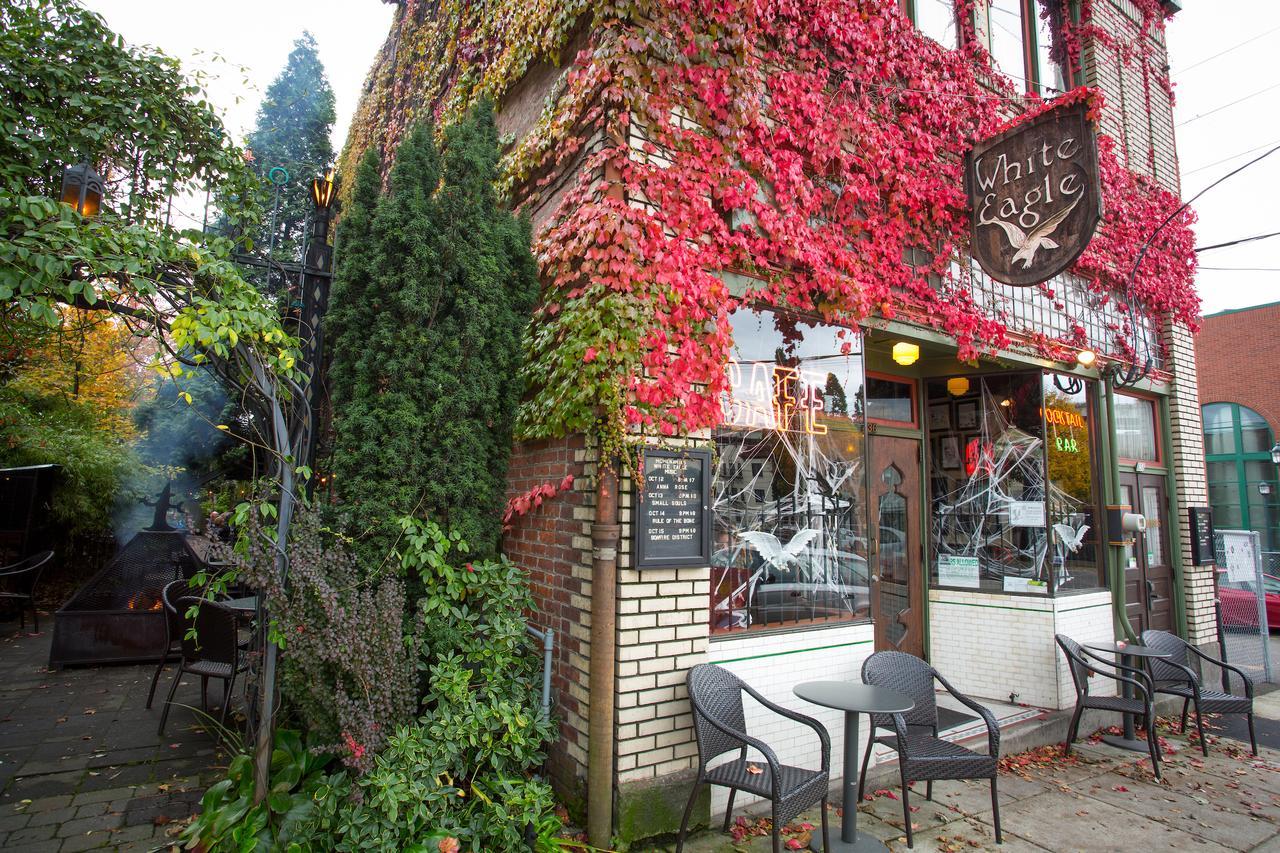 Mcmenamins White Eagle Rock & Roll Hotel Portland Exteriör bild