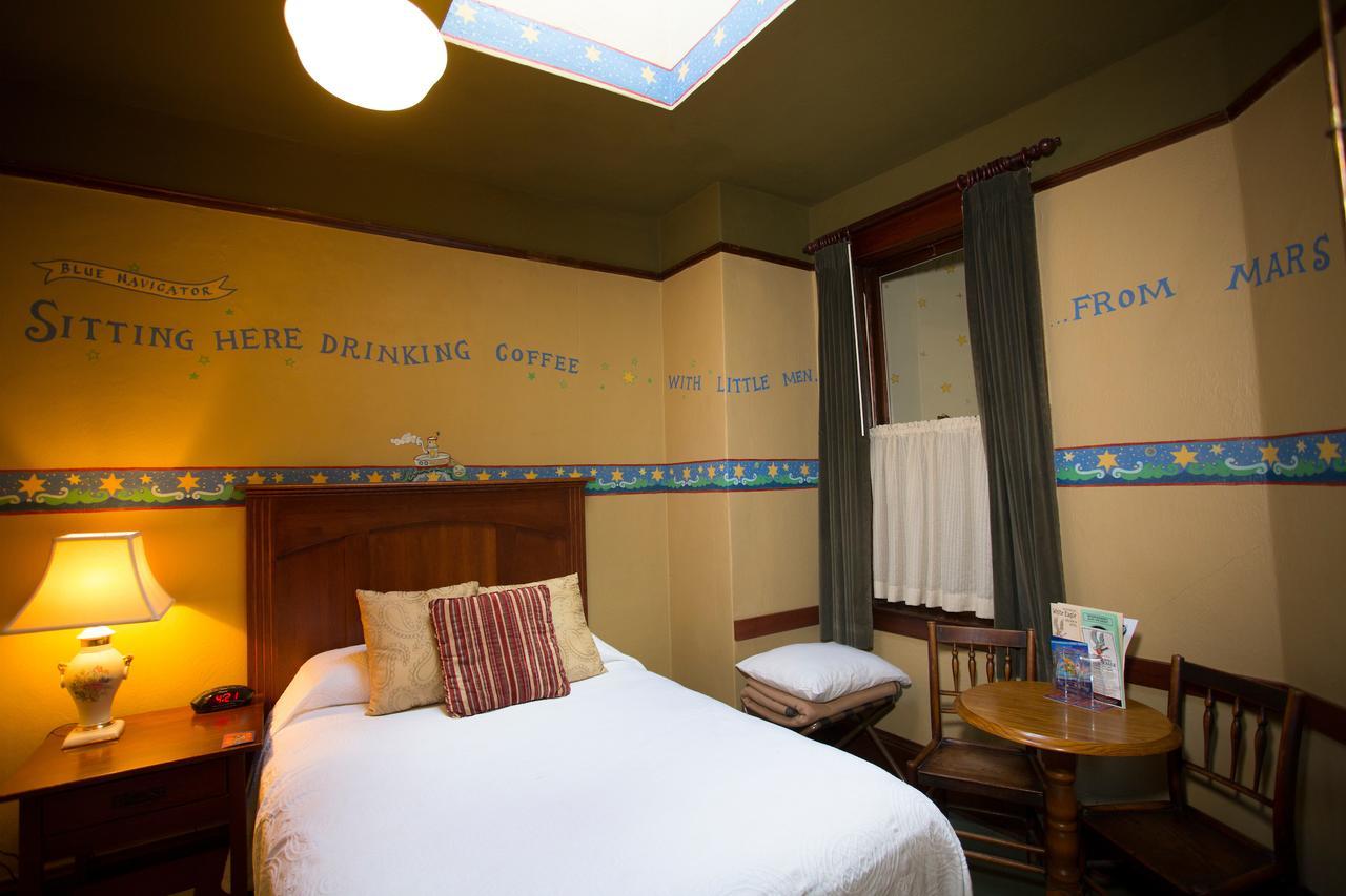 Mcmenamins White Eagle Rock & Roll Hotel Portland Exteriör bild
