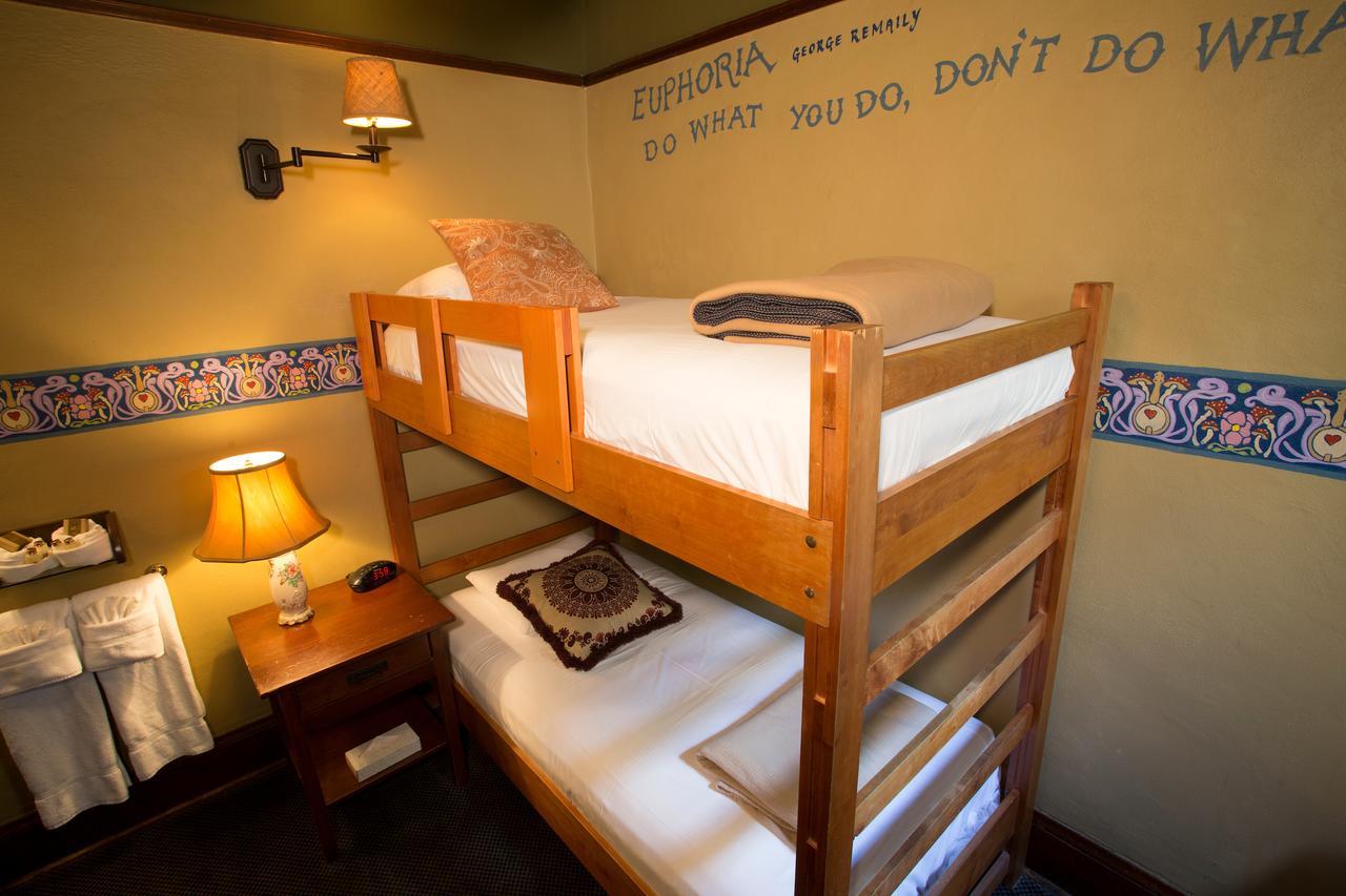 Mcmenamins White Eagle Rock & Roll Hotel Portland Exteriör bild