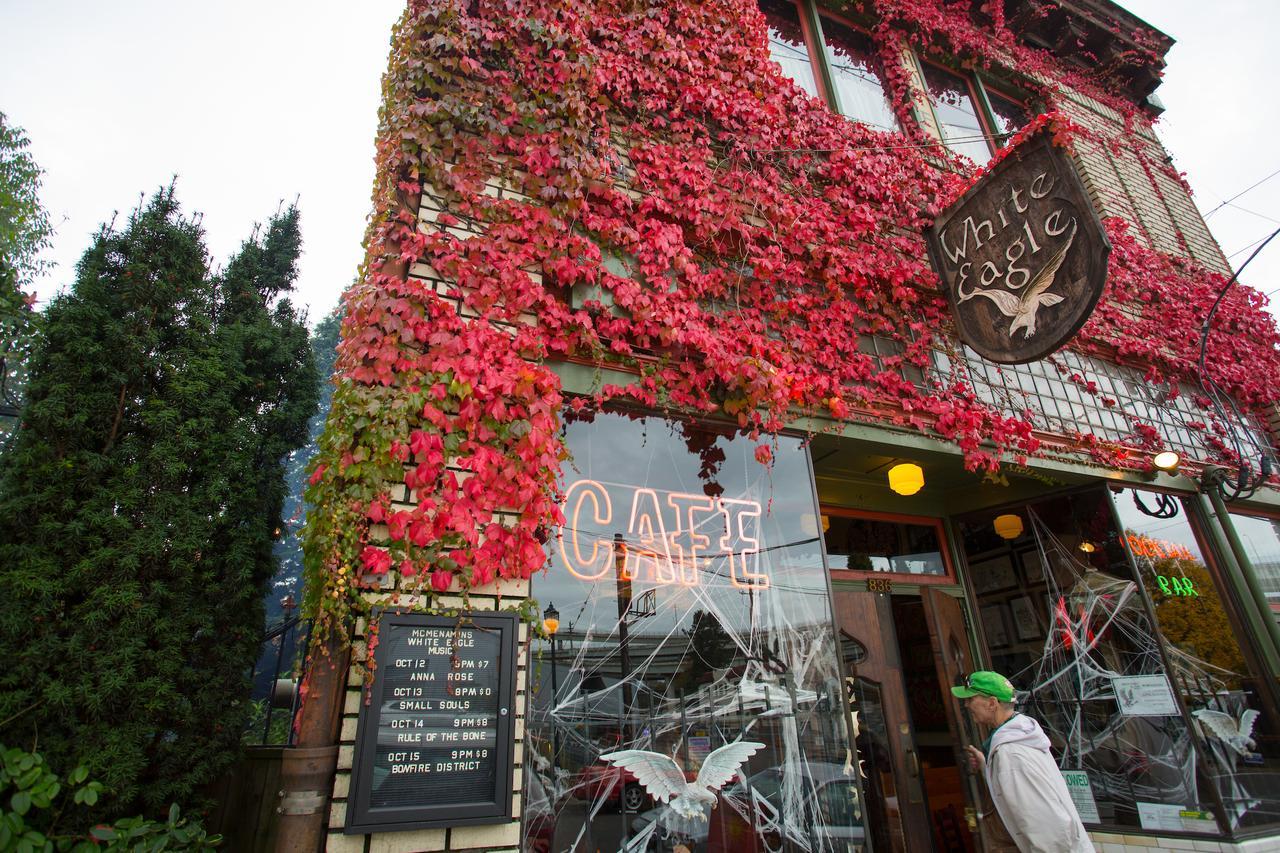 Mcmenamins White Eagle Rock & Roll Hotel Portland Exteriör bild