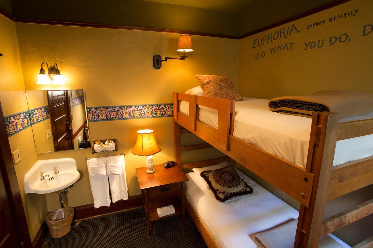 Mcmenamins White Eagle Rock & Roll Hotel Portland Exteriör bild