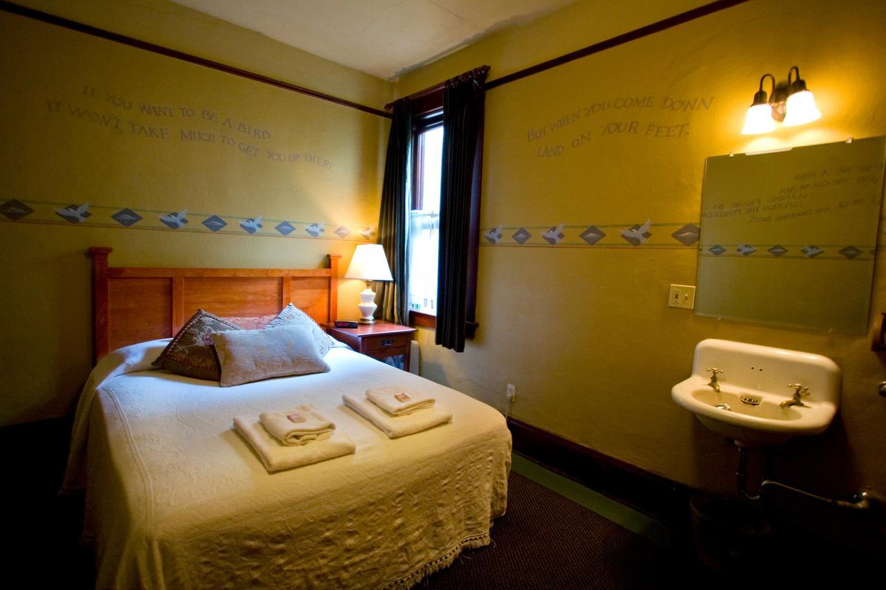 Mcmenamins White Eagle Rock & Roll Hotel Portland Exteriör bild